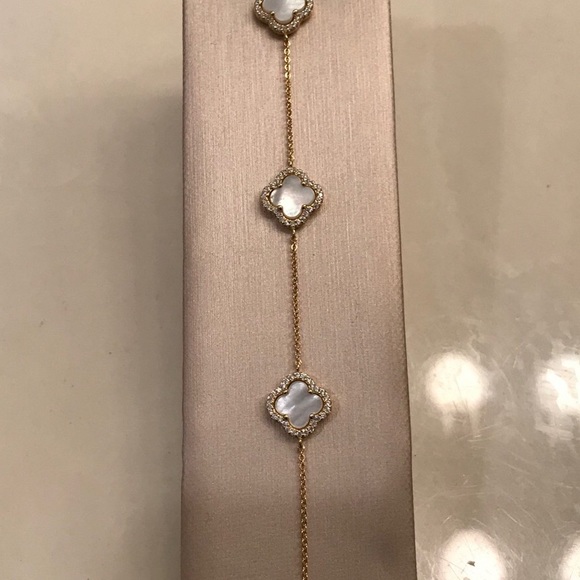 18k Mother of Pearl Bracelet - Picture 2 of 10